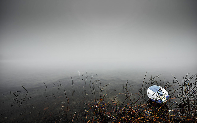 포토 JPG 해외이미지 공 놀이 아침 사람없음 야외 물 장난감 평화 침묵 젖음 촉촉함 추위 안개 가을 신선 잡초 쓰레기 폐기물 강가 시원함 11월 버리기 속도 뿌연 삼림지대 옛날 중고 수평선 해외202004 해외포토 주간 자연요소 식물 계절 컨셉 모션 날씨 강 소리 날짜 숲 파일형식 이미지허브