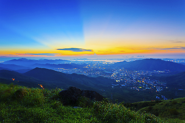 포토 JPG 해외이미지 나무 구름 계절 여행 백그라운드 자연 아침 산 파노라마 풍경 사람없음 야외 목재 가로 초록색 여름 파란색 빛 햇빛 태양 환경 중국 일몰 봄 새벽 안개 가을 시골 신선 숲 땅 언덕 장면 홍콩 해외202004 해외포토 주간 자연요소 식물 아시아 컬러 재료 날씨 촬영기법 노을 생태계 파일형식 이미지허브