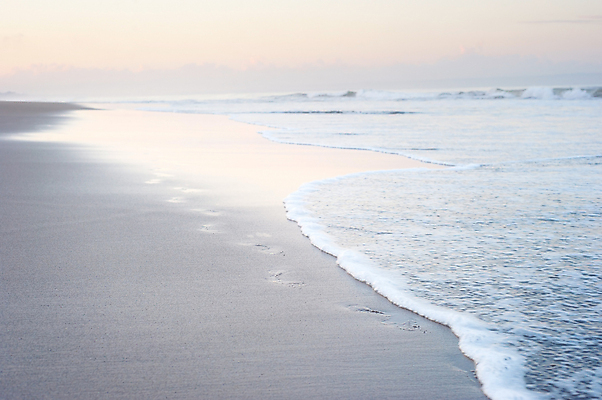 포토 JPG 해외이미지 아시아 길 모래 파도 바다 여행 백그라운드 자국 발 자연 아침 휴가 휴식 동양인 풍경 사람없음 물 여름 빛 모래사장 걷기 일출 새벽 산책 회색 인쇄 발자국 발리 인도네시아 장면 단계 창백 양발 자취 해외202004 해외포토 주간 자연요소 계절 나라 컬러 섬 컨셉 모션 인종 신체부위 노을 생태계 파일형식 이미지허브