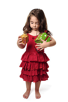 포토 JPG 해외이미지 전신 드레스 행복 어린이 크리스마스 맨발 갈색머리 선물 한명 사람 빨간색 초록색 상자 노란색 기쁨 축하 잡기 생일 흰배경 주기 해외202004 해외포토 1 헤어스타일 옷 기념일 감정 컬러 백그라운드 컨셉 모션 발 흰색 파일형식 이미지허브