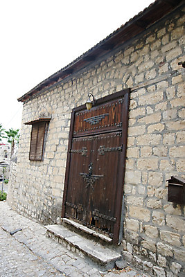 포토 JPG 해외이미지 여행 휴가 거리 주택 사람없음 여행객 하이킹 중앙 파인애플 북쪽 타운 동쪽 옛날 이스라엘 해외202004 해외포토 과일 레저 사람 건물 도시 방향 열대과일 서아시아 파일형식 이미지허브