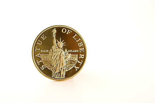 포토 JPG 해외이미지 1 그릇 접시 섬 백그라운드 돈 새로움 사람없음 옆모습 금융 조각상 반사 달러 동전 저축 자유 흰색 재산 황금 투자 만들기 반전 해외202004 해외포토 식기 뷰포인트 컬러 컨셉 비즈니스 모션 경제 조형물 파일형식 이미지허브