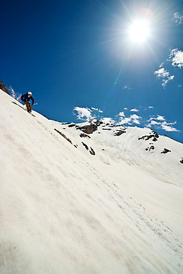 포토 JPG 해외이미지 구름 직업 라이프스타일 행복 스포츠 여행 포즈 모션 하늘 휴가 스키 산 한명 사람 풍경 성인 파란색 태양 얼음 힘 기쁨 추위 자유 흰색 용기 위험 순수 속도 암초 무료 무임승차 운동가 해외202004 해외포토 자연요소 1 그릇 감정 컬러 컨셉 겨울스포츠 생활 승차 파일형식 이미지허브