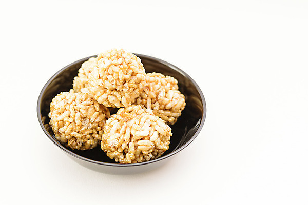 포토 JPG 해외이미지 음식 건강 사람없음 갈색 과자 원형 맛 인도인 오브젝트 흰배경 질감 채식주의자 해외202004 해외포토 도형 외국인 컬러 백그라운드 컨셉 디저트 동양인 흰색 채식 파일형식 이미지허브