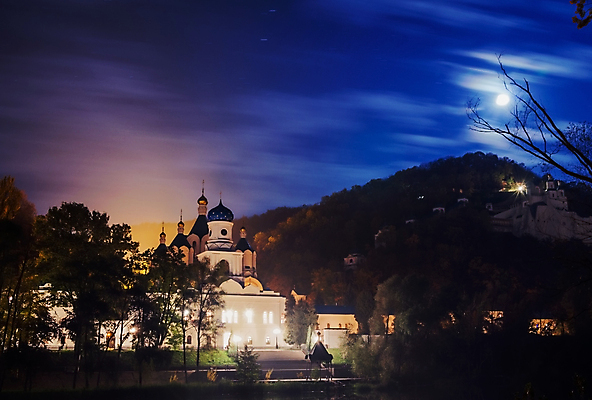 포토 JPG 해외이미지 전통 종교 벽 바다 여행 백그라운드 건축양식 사람없음 건물 성당 교회 탑 새벽 역사 야간 큼 수도원 수녀원 숭배 우크라이나 채널 스타일 해외202004 해외포토 자연요소 건축물 건축 유럽 종교건축 크기 파일형식 이미지허브