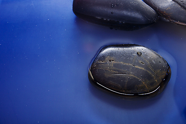 포토 JPG 해외이미지 물결 선 파도 자연 휴식 전등 사람없음 물 파란색 빛 반사 평화 검은색 스파 화목 고요 젖음 조약돌 흰색 액체 매끈함 명상 문학 암초 광 잔물결 해외202004 해외포토 자연요소 바다 컬러 컨셉 조명 돌_바위 감각 생태계 파일형식 이미지허브