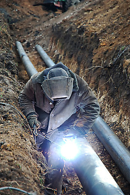 포토 JPG 해외이미지 직업 남자 산업 안경 장갑 불 노동자 전등 프레임 관리 가면 안전 사람 사람없음 건물 파란색 반사 금속 힘 기계 장비 도구 업무 작업 수리 제조 보호 철 질감 방패 무거움 땅바닥 용접 용접공 조작 철강 해외202004 해외포토 자연요소 건축물 잡화 컬러 컨셉 재질 조명 바닥 무게 파일형식 이미지허브