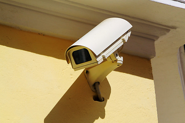 포토 JPG 해외이미지 응시 벽 경비 안전 사람없음 야외 건물 가로 전자제품 카메라 디지털 텔레비전 장비 관찰 도시 보호 비밀 오브젝트 보안 전자 장면 감시 시스템 동영상 사방 사생활 스파이 제어 해외202004 해외포토 건축물 시선 컨셉 모션 파일형식 이미지허브