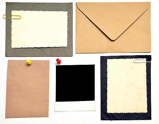 포토 JPG 해외이미지 종이 편지봉투 프레임 사람없음 압정 폴라로이드사진 메모꽂이 목업 해외202004 해외포토 문구용품 봉투 사무용품 편지 폴라로이드 파일형식 이미지허브