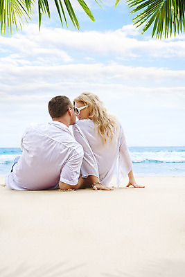 포토 JPG 해외이미지 라이프스타일 커플 여자 남자 행복 바다 여행 결혼 관계 포옹 휴가 함께함 손바닥 사랑 두명 여행객 기쁨 신혼여행 신선 유혹 이국적 해외202004 해외포토 손 감정 컨셉 안기 사람 이벤트 생활 파일형식 이미지허브