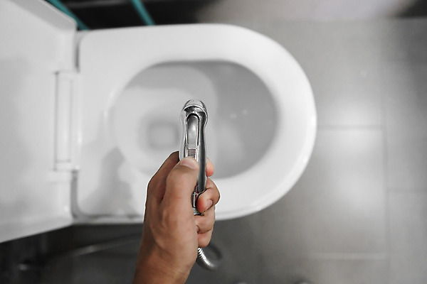 포토 JPG 해외이미지 디자인 종이 벽 가구 백그라운드 의자 호텔 새로움 바닥 아파트 주택 실내 사람없음 내부 장식 물 빛 목욕 방 장비 욕실 덮개 흰색 도자기 장롱 사발 고급 우아함 위생 타일 오브젝트 화장실 변기 백자 변기통 엘리먼트 위생관리 스타일 안락 해외202004 해외포토 자연요소 컬러 생활용품 컨셉 숙소 관리 건물 청결 뚜껑 사기그릇 파일형식 이미지허브