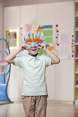 포토 JPG 해외이미지 응시 행복 어린이 셔츠 장난 교실 놀이 실내 창조 가면 한명 서기 소년 세로 초록색 컬러풀 한개 중국 잡기 유머 도서관 깃털 신분 베이징 서점 숨기 해외202004 해외포토 1 시선 교육 남자 감정 아시아 컬러 상의 학교 모션 사람 내부 상점 파일형식 이미지허브