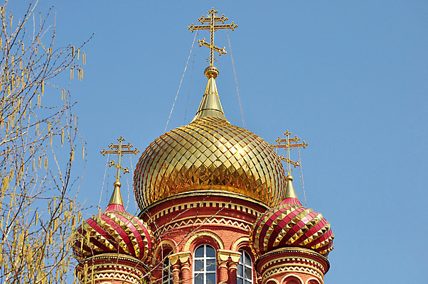 포토 JPG 해외이미지 전통 기독교 종교 벽 여행 십자가 패턴 창문 하늘 휴가 미래 벽돌 새로움 풍경 사람없음 건물 빨간색 여름 파란색 반사 교회 쌓기 마을 믿음 바위 기도 도시 황금 파편 시력 러시아 광택 복원 해외202004 해외포토 건축물 계절 감정 유럽 컬러 컨셉 무늬 모션 파일형식 이미지허브