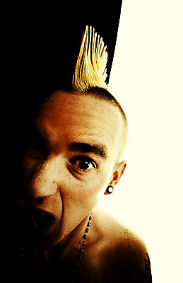 포토 JPG 해외이미지 남자 얼굴 목걸이 탈의 한명 성인 검은색 외침 흰색 표현 문신 충격 그런지 비명 펑크 피어싱 해외202004 해외포토 1 컬러 장신구 사람 신체부위 소리 파일형식 이미지허브