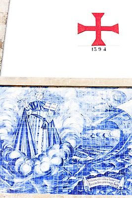 포토 JPG 해외이미지 외관 유럽 벽 십자가 미술 사람없음 야외 장식 파란색 포르투갈 타일 그림 서유럽 해외202004 해외포토 나라 컬러 문화예술 파일형식 이미지허브