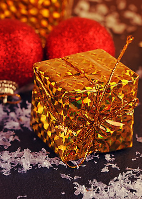 포토 JPG 해외이미지 디자인 계절 백그라운드 크리스마스 탁자 휴가 새로움 기념 선물 이벤트 사람없음 목재 장식 가로 빛 쇼핑 상자 반사 노란색 우주 검은색 어둠 놀람 기쁨 축하 화려 황금 고급 야간 12월 연도 오브젝트 활 싱글 빛망울 해외202004 해외포토 자연요소 나무 기념일 감정 컬러 가구 컨셉 재료 표정 날짜 파일형식 이미지허브