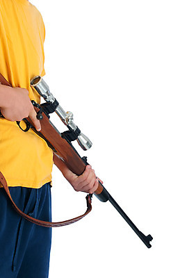 포토 JPG 해외이미지 백인 남자 무기 스포츠 자연 통 한명 사람 소년 야외 10대 경쟁 총 흰색 위험 발사 묘사 싱글 흰배경 시력 사냥 조준 사수 고립 해외202004 해외포토 서양인 1 어린이 컬러 백그라운드 컨셉 청소년 생태계 파일형식 이미지허브