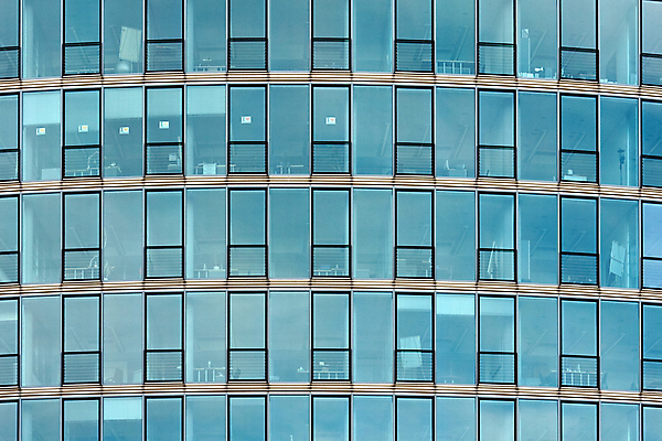 포토 JPG 해외이미지 유럽 벽 패턴 비즈니스 건축양식 창문 유리 하늘 새로움 독일 사람없음 야외 건물 금융 파란색 사무실 반사 탑 금속 고층빌딩 흰색 도시 센터 큼 베를린 철강 콘크리트 해외202004 해외포토 건축물 건축 나라 컬러 컨셉 무늬 재질 빌딩 경제 크기 파일형식 이미지허브