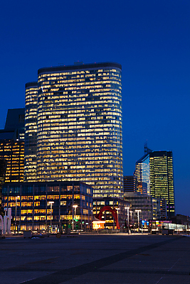 포토 JPG 해외이미지 가로등 건축양식 조명 풍경 빌딩 사람없음 야외 빛 프랑스 도시 야간 파리_프랑스 라데팡스 해외202004 해외포토 자연요소 공공시설 건축 유럽 건물 관광지 파일형식 이미지허브