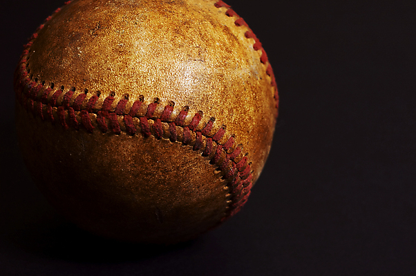 포토 JPG 해외이미지 스포츠 공 날씨 그림자 사람없음 빨간색 어둠 야구 추위 수확 흰색 가죽 향수 질감 먼지 그런지 바늘땀 옛날 중고 해외202004 해외포토 컬러 농업 구기 화장품 파일형식 이미지허브