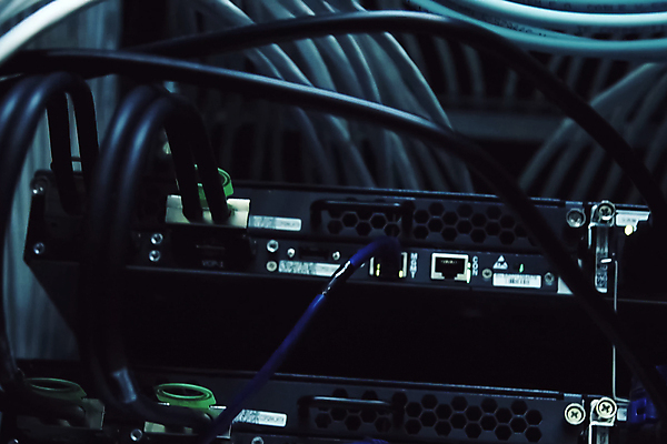 포토 JPG 해외이미지 산업 선 과학 백그라운드 컨셉 인터넷 비즈니스 통신 부분 기술 사람없음 빨간색 파란색 컴퓨터 디지털 자료 장비 정보 업무 그물 네트워크 그룹 날짜 센터 플러그 코드 연결 묘사 전자 방송 시스템 포트 스위치 방화벽 신발장 인터페이스 네트워킹 해외202004 해외포토 컬러 전자제품 작업 파일형식 이미지허브