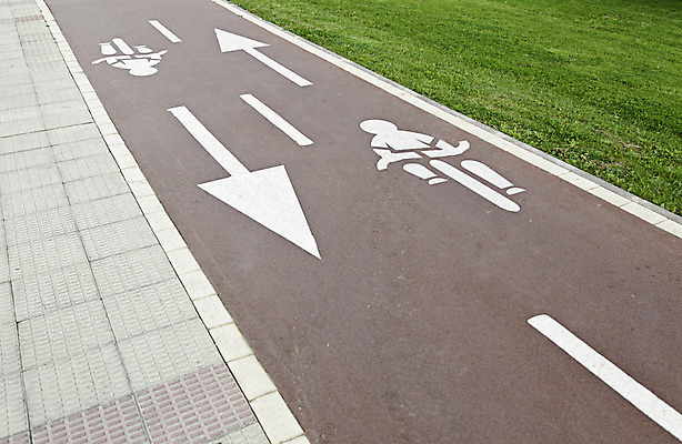 포토 JPG 해외이미지 모양 교육 문화 도로 길 통신 가족 모션 거리 안전 사람없음 야외 그래픽 운동 자전거 페인트 산책 가리킴 도시 바퀴 원형 그리기 보행자 보행로 닫기 보호 위험 아스팔트 심볼 사인 신호 순환 법 경보 복원 헬프 해외202004 해외포토 도형 컨셉 관계 교통시설 휴식 건강 손짓 바이크 도움 파일형식 이미지허브