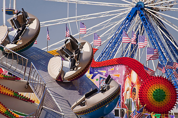 포토 JPG 해외이미지 주간 행복 휴식 사람없음 야외 놀이공원 놀이기구 주말 해외202004 해외포토 자연요소 감정 컨셉 테마파크 파일형식 이미지허브