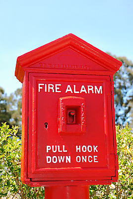 포토 JPG 해외이미지 산업 컨셉 하늘 불 열쇠 주택 손잡이 경고 안전 사람없음 빨간색 파란색 상자 금속 흰색 긴급 고리 당기기 역 위험 오브젝트 사인 보안 공포 시스템 부름 스위치 경보 트러블 헬프 해외202004 해외포토 자연요소 컬러 교통시설 모션 재질 건물 도움 파일형식 이미지허브