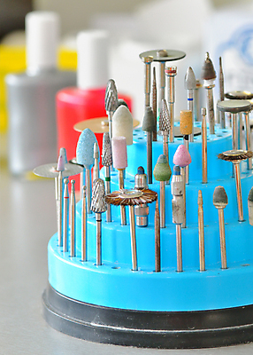 포토 JPG 해외이미지 직업 치과 병원 실험 종류 사람없음 약 머리 우주 건강관리 금속 장비 기구 도구 공구 붓 입 작업실 기술자 변화 실험실 치아 제조 배열 책상 묘사 오브젝트 무역 치과의사 쇼 그라인더 광택 틀니 깊이 돌봄 송곳 위생관리 줄서기 해외202004 해외포토 산업 가구 컨셉 의학 모션 재질 건강 관리 신체부위 의사 소화기관 커피용품 파일형식 이미지허브