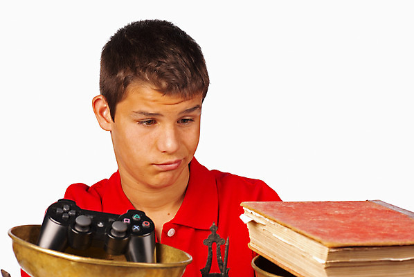 포토 JPG 해외이미지 학생 교육 학교 저울 한명 소년 책 가로 짜증 선택 몸무게 지루함 교과서 옵션 조이스틱 위로 반항 고립 비디오게임 싫은 의무 제어 해외202004 해외포토 1 남자 감정 어린이 컨셉 모션 교재 사람 게임 게임기 파일형식 이미지허브