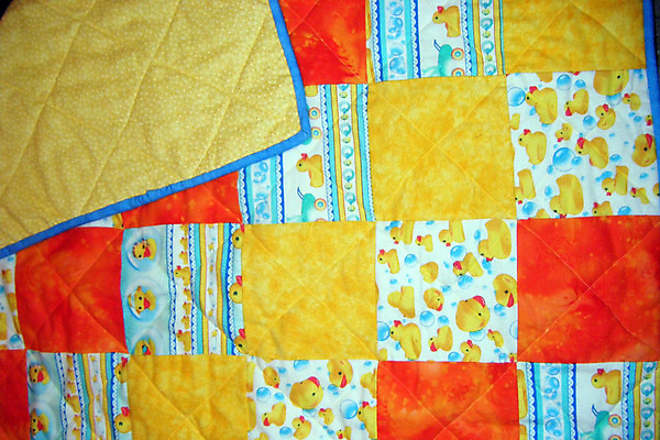 포토 JPG 해외이미지 패턴 오렌지 오리 사람없음 노란색 골동품 덮개 아기 담요 샤워실 옛날 퀼트 핸드메이드 해외202004 해외포토 컬러 무늬 과일 조류 사람 뚜껑 샤워시설 파일형식 이미지허브