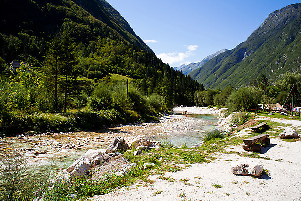 포토 JPG 해외이미지 나무 구름 유럽 여행 자연 하늘 날씨 산 풍경 사람없음 물 여름 강 평화 맑음 침묵 봄 흐름 추위 안개 바위 신선 개울 매끈함 숲 알프스 암초 슬로베니아 해외202004 해외포토 자연요소 식물 계절 나라 컨셉 소리 돌_바위 감각 생태계 파일형식 이미지허브