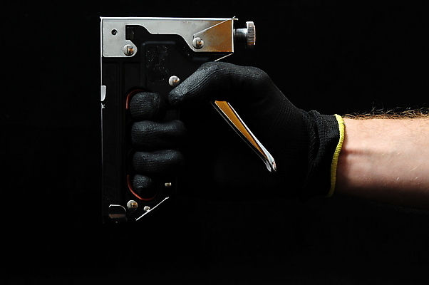 포토 JPG 해외이미지 손 산업 백그라운드 노동자 주택 손잡이 사람없음 금속 검은색 어둠 장비 기구 공구 스패너 잡기 업무 수리 망치 스테이플러 철 오브젝트 펜치 고립 업그레이드 조작 철강 해외202004 해외포토 직업 컬러 모션 재질 건물 신체부위 사무용품 도구 작업 파일형식 이미지허브