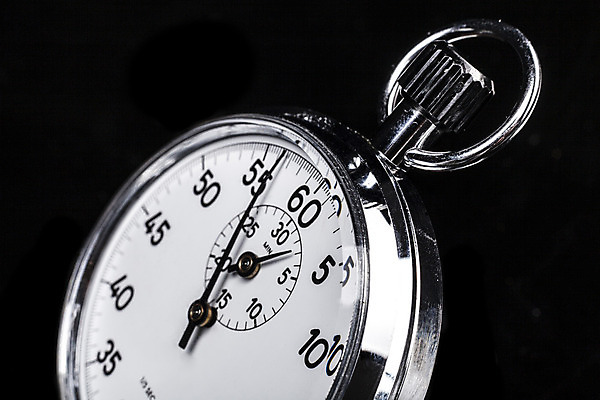 포토 JPG 해외이미지 손 시계 컨셉 사람없음 숫자 공연 흰색 시간 계산 은색 시간표 손목시계 경계 측정 오브젝트 속도 시작 준비 싱글 만들기 공포 계량기 타이머 설정 영 종료 추적 고립 그만 넘어짐 분 옛날 초시계 해외202004 해외포토 문자 컬러 장신구 모션 이벤트 신체부위 계획 파일형식 이미지허브