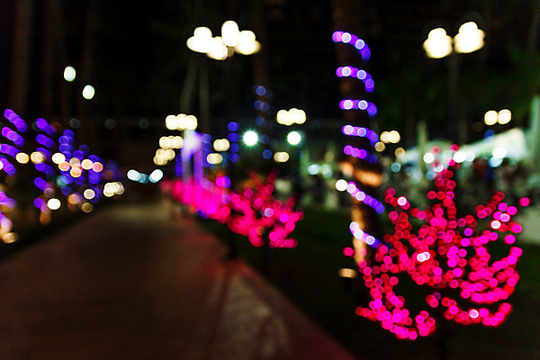 포토 JPG 해외이미지 나무 디자인 도로 분홍색 백그라운드 크리스마스 패턴 추상 불꽃 사람없음 야외 빛 컬러풀 보라색 흰색 점 원형 야간 소프트포커스 보케 광 블러 유흥 효과 해외202004 해외포토 자연요소 도형 식물 기념일 길 컬러 무늬 교통시설 불 촬영기법 파일형식 이미지허브