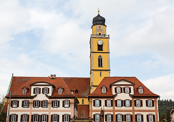포토 JPG 해외이미지 유럽 건축양식 주택 독일 사람없음 건물 노란색 탑 도시 화려 시계탑 타운 남쪽 옛날 해외202004 해외포토 건축물 건축 나라 컬러 컨셉 방향 파일형식 이미지허브