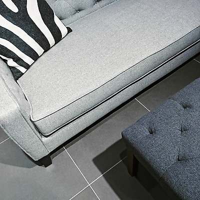 포토 JPG 해외이미지 가구 쿠션 거실 벤치 베개 휴식 흑백 실내 사람없음 내부 장식 인테리어 소파 검은색 회색 흰색 직물 타일 심플 스타일 안락 해외202004 해외포토 디자인 컬러 생활용품 컨셉 의자 침구 촬영기법 파일형식 이미지허브