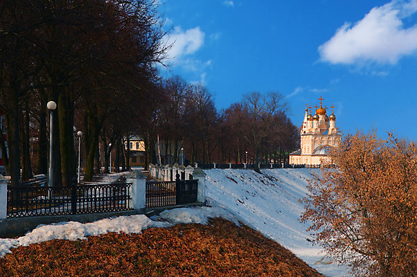 포토 JPG 해외이미지 나무 전통 공원 기독교 종교 도로 길 십자가 잎 오렌지 건축양식 자연 풍경 사람없음 야외 컬러풀 성당 교회 고요 가을 사찰 역사 황금 성자 숲 러시아 신성 수도원 러시아인 수녀원 옛날 회랑 해외202004 해외포토 서양인 식물 건축물 계절 공공시설 건축 유럽 컬러 과일 종교건축 교통시설 건물 복도 생태계 파일형식 이미지허브