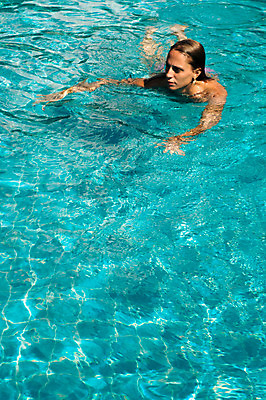 포토 JPG 해외이미지 모델 1 라이프스타일 여자 수영복 스포츠 여행 포즈 자연 휴가 휴식 건강 한명 미소 사람 성인 물 여름 파란색 운동 햇빛 유행 수영 힘 기쁨 꿈 에너지 선탠 휴양지 추적 해외202004 해외포토 자연요소 옷 계절 감정 컬러 컨셉 모션 표정 생활 태양 장소 수상스포츠 생태계 파일형식 이미지허브