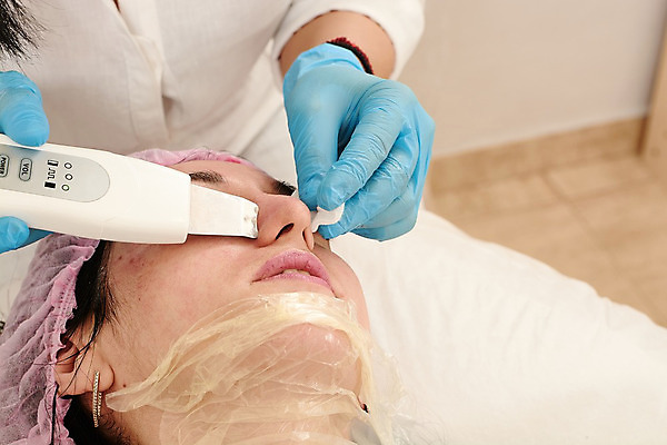 포토 JPG 해외이미지 웰빙 얼굴 병원 한명 치료 약 상점 스파 기계 화장품 장비 의사 기구 마사지 미용사 피부관리 라디오 테라피 순서 리프팅 진공 하드웨어 신청 해외202004 해외포토 직업 1 의학 사람 신체부위 전자제품 컴퓨터 뷰티 의료진 파일형식 이미지허브