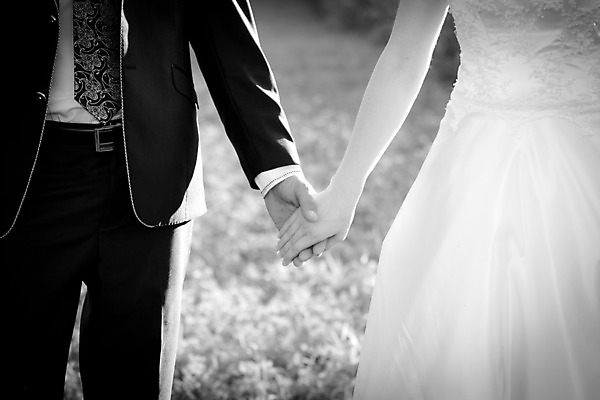 포토 JPG 해외이미지 백인 손 커플 드레스 여자 남자 행복 결혼 백그라운드 2 데이트 손가락 관계 결혼식 남편 함께함 발렌타인데이 사랑 사람 성인 사람없음 야외 터치 흰색 반지 잡기 아내 열정 약혼 통일 해외202004 해외포토 서양인 옷 감정 컬러 컨셉 장신구 모션 데이이벤트 이벤트 신체부위 약속 파일형식 이미지허브