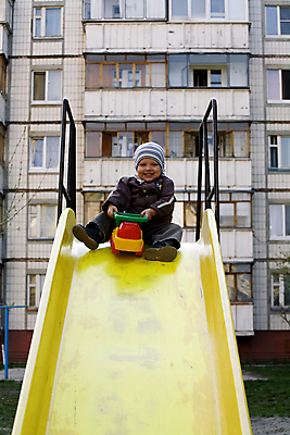 포토 JPG 해외이미지 백인 1 라이프스타일 옷 계절 남자 행복 아들 어린이 장난 가족 자동차 놀이 따뜻함 한명 미소 웃음 사람 앉기 소년 야외 장난감 재킷 유치원 기쁨 성장 가을 게임 아기 작음 걸음마 해외202004 해외포토 서양인 교육 감정 육상교통 관계 모션 표정 생활 외투 크기 파일형식 이미지허브