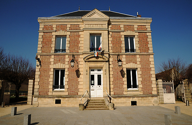 포토 JPG 해외이미지 관리 사람없음 야외 프랑스 깃발 도시 심볼 지역 시청 해외202004 해외포토 유럽 관공서 파일형식 이미지허브