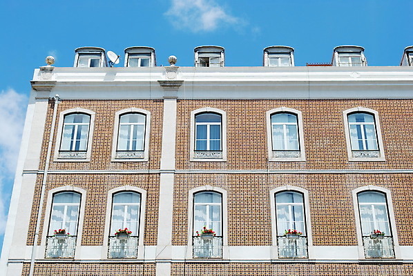 포토 JPG 해외이미지 전통 꽃 벽 여행 건축양식 창문 주택 사람없음 건물 골동품 발코니 도자기 클래식 도심 포르투갈 타일 리스본 해외202004 해외포토 식물 건축물 건축 유럽 컨셉 도시 파일형식 이미지허브