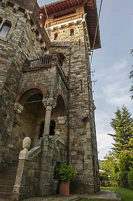 포토 JPG 해외이미지 유럽 벽 여행 백그라운드 건축양식 주택 나선형 사람없음 건물 목재 문 계단 탑 금속 골동품 바위 흰색 성 중세 역사 묘사 옛날 해외202004 해외포토 나무 건축물 건축 나라 컬러 무늬 재료 재질 돌_바위 파일형식 이미지허브