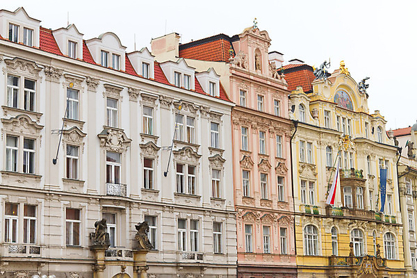 포토 JPG 해외이미지 외관 유럽 분홍색 여행 건축양식 창문 주택 사람없음 건물 노란색 여행객 탑 도시 중세 역사 심볼 정사각형 체코 프라하 타운 고딕 공화국 바로크 보헤미아 옛날 해외202004 해외포토 도형 건축물 건축 나라 컬러 사람 파일형식 이미지허브