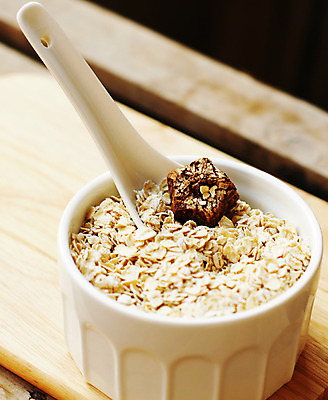 포토 JPG 해외이미지 식물 음식 조각 백그라운드 농업 다이어트 재료 자연 건조 건강 옥수수 요리 씨앗 사람없음 목재 농작물 쌓기 숟가락 식사 맛 아침식사 낟알 시리얼 밀 먹기 유기농 날것 섬유 흙더미 내추럴 뮤즐리 숙성 오트밀 채식주의자 귀리 해외202004 해외포토 나무 웰빙 산업 컨셉 모션 곡류 수저 흙 직물 생태계 채식 파일형식 더미 이미지허브