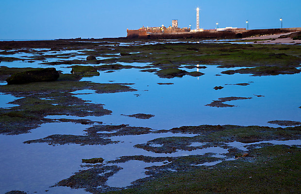 포토 JPG 해외이미지 유럽 모래 바다 자연 하늘 휴가 등대 풍경 사람없음 건물 물 관광지 스페인 대서양 안달루시아 카피스페이스 해외202004 해외포토 자연요소 건축물 나라 여행 공백 생태계 파일형식 이미지허브