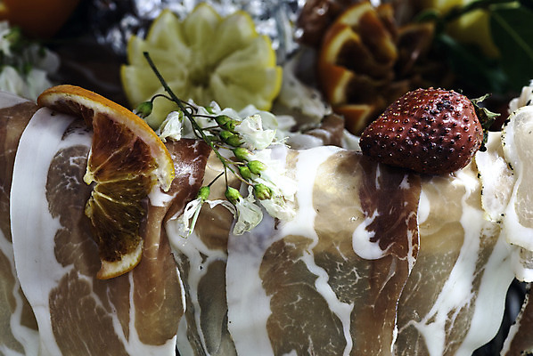 포토 JPG 해외이미지 꽃 음식 조각 십자가 채소 과일 딸기 휴가 샌드위치 건강 육류 돼지고기 요리 사람없음 목재 빨간색 물 식당 와인 검은색 식사 저녁식사 샐러드 추위 신선 양념 숲 상추 자르기 굽기 가득함 허리 준비 상쾌 햄 훈제 무화과 점심식사 뷔페 식품점 해외202004 해외포토 자연요소 나무 식물 감정 컬러 식재료 재료 모션 주류 신체부위 상점 구이 파일형식 이미지허브