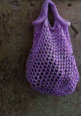 포토 JPG 해외이미지 손 백그라운드 패턴 가방 장신구 엄마 선물 취미 사람없음 유행 바구니 보라색 핸드백 직물 뜨개질 시장 제비꽃 오브젝트 질감 섬유 짜임 수공예 DIY 양모 수공예품 핸드메이드 어머니의날 해외202004 해외포토 잡화 기념일 꽃 컬러 무늬 가족 신체부위 공예 공예품 미국문화 파일형식 이미지허브